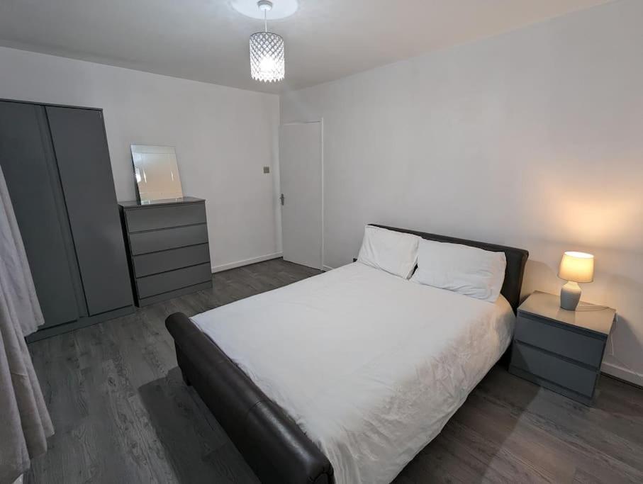 3 Bedroom Apartment Sleeps 8 EDI Exteriér fotografie